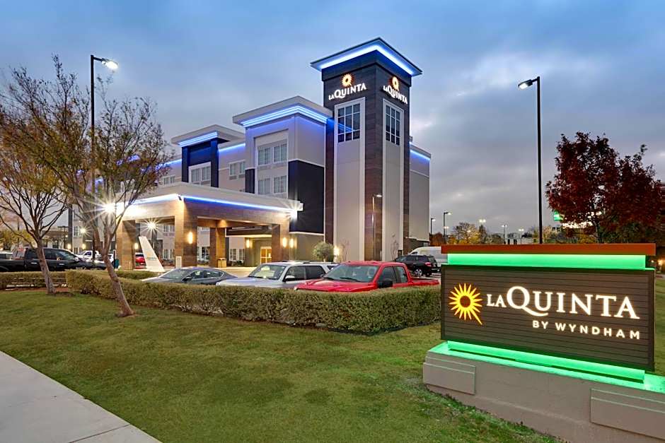 La Quinta Inn & Suites by Wyndham Dallas Love Field