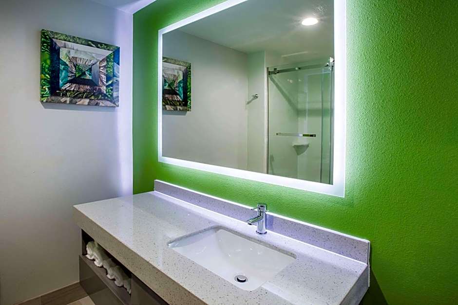 La Quinta Inn & Suites by Wyndham Owasso