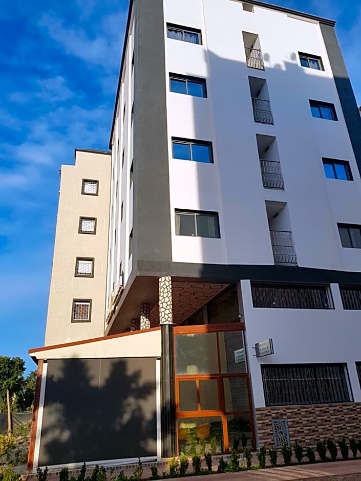 ZELLAKA hôtel & café