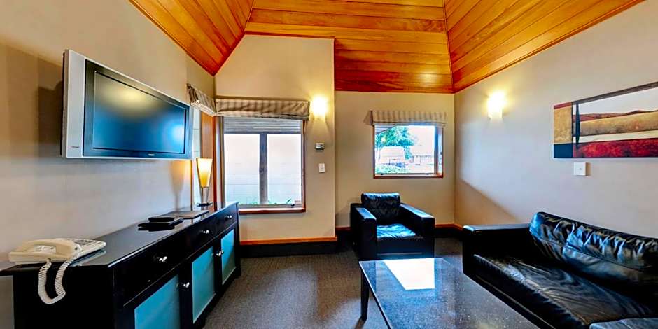 Distinction Te Anau Hotel & Villas