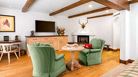 Blue Spruce Junior Suite 1 King