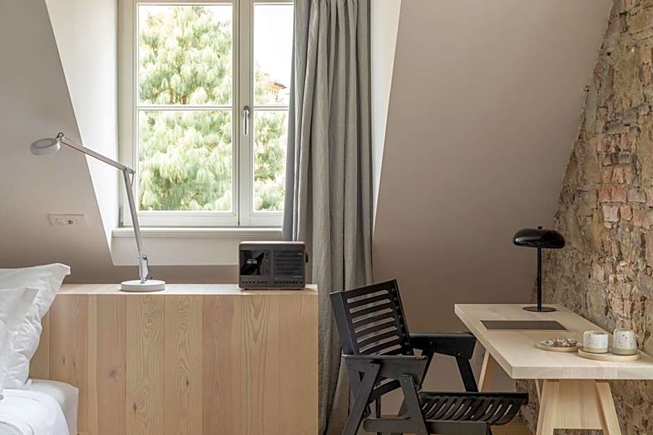 April1550 Boutique Hotel