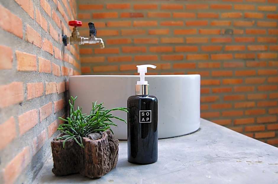 UdonBackpackers Beds and cafe