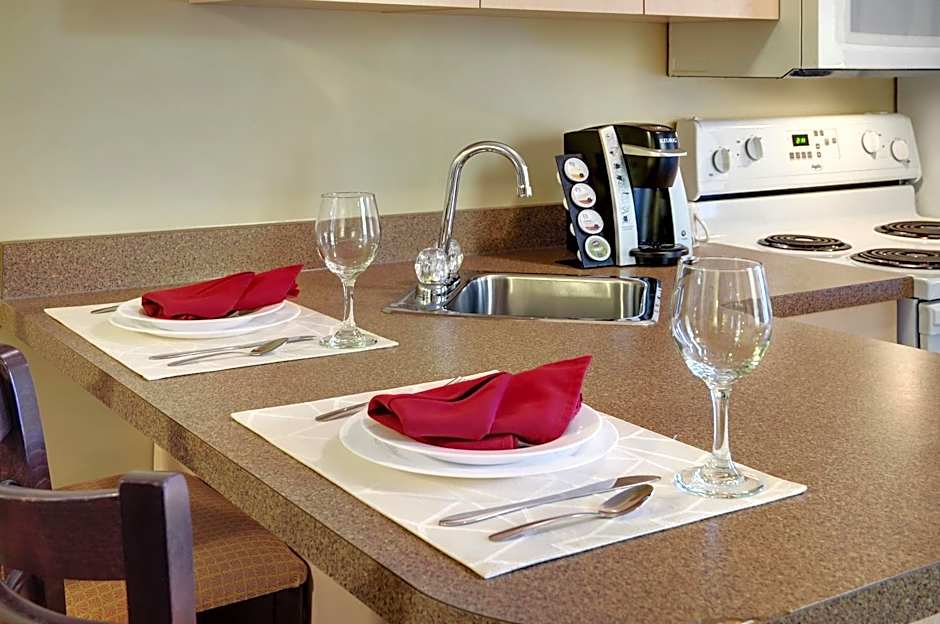 Coast Grimshaw Hotel & Suites