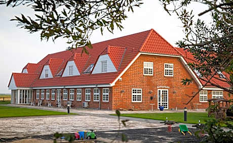 Standard Twin Room with Shared Bathroom