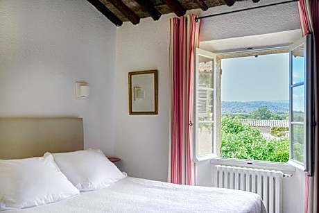 Cozy Room with Garden View