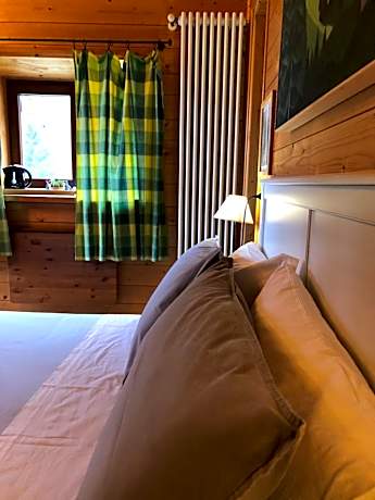 Quadruple Room with Private Bathroom