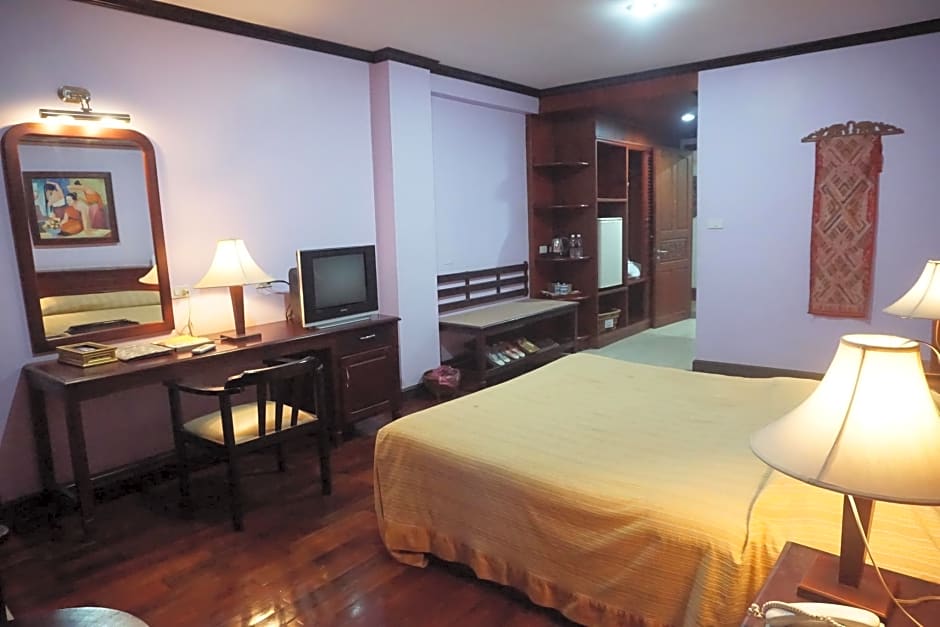 Vansana Riverside Hotel