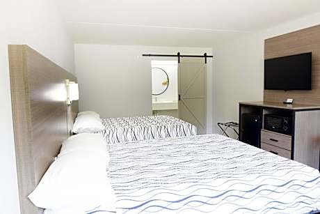 Queen Room with Two Queen Beds - Non-Smoking