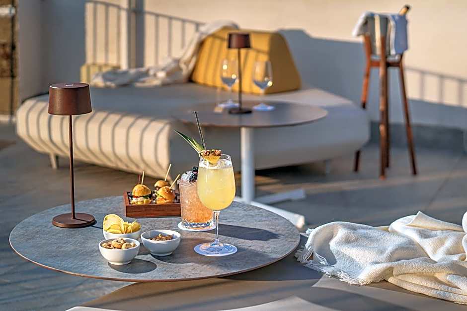 Domo 20 Hotel & Rooftop