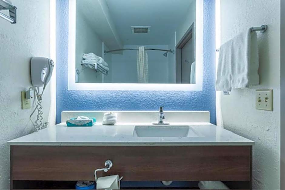 Lancaster Inn & Suites