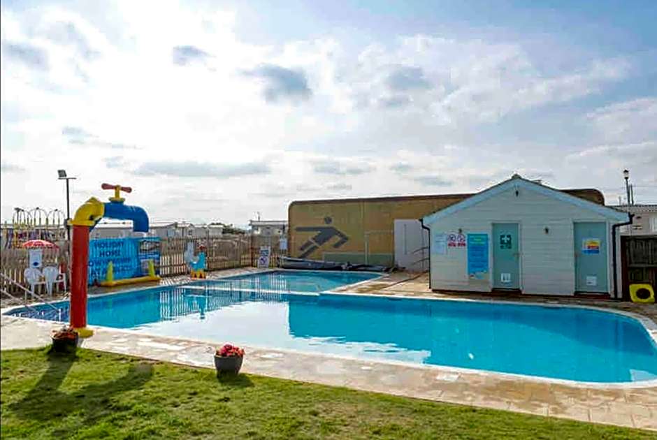 4 Bedroom Holiday Home in Seasalter Whitstable