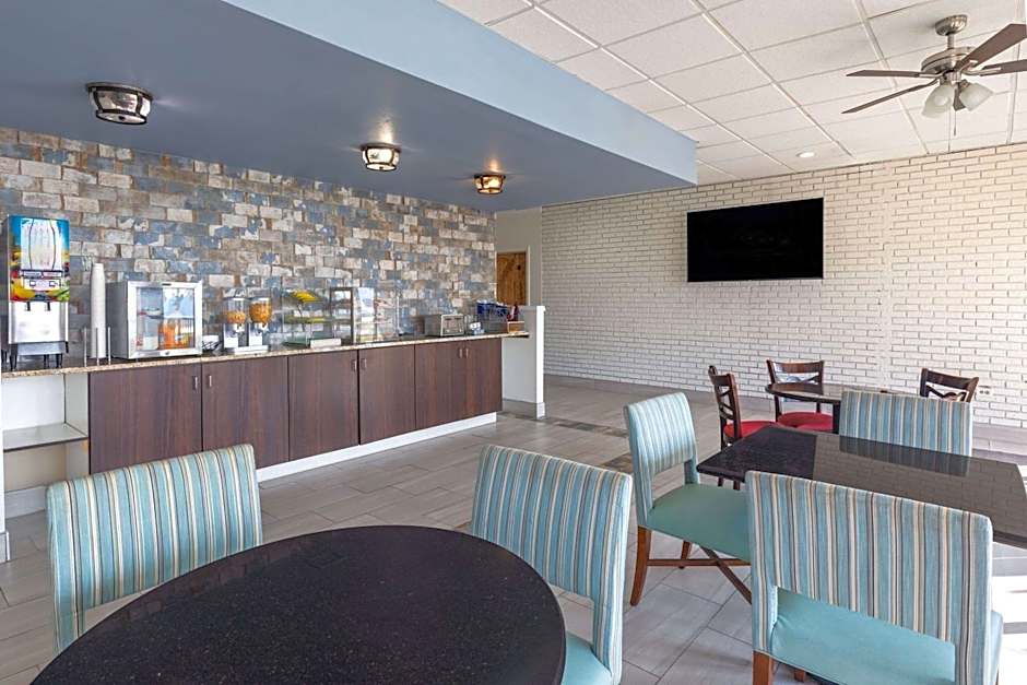 Super 8 by Wyndham Riverside AL