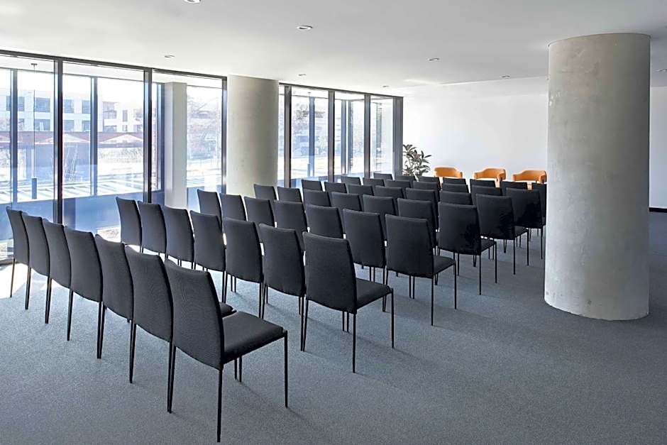 Midnight Hotel, Autograph Collection