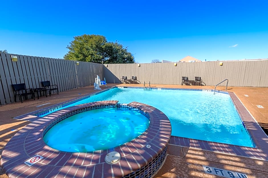 Holiday Inn Express Hotel and Suites Bastrop, an IHG Hotel