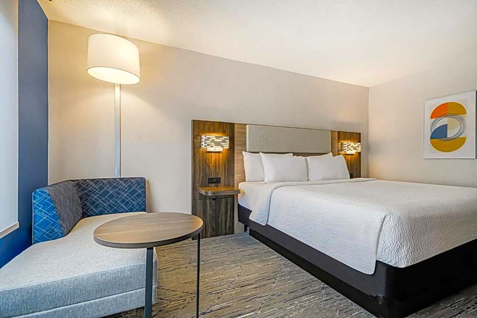 Holiday Inn Express & Suites Buffalo Airport By IHG