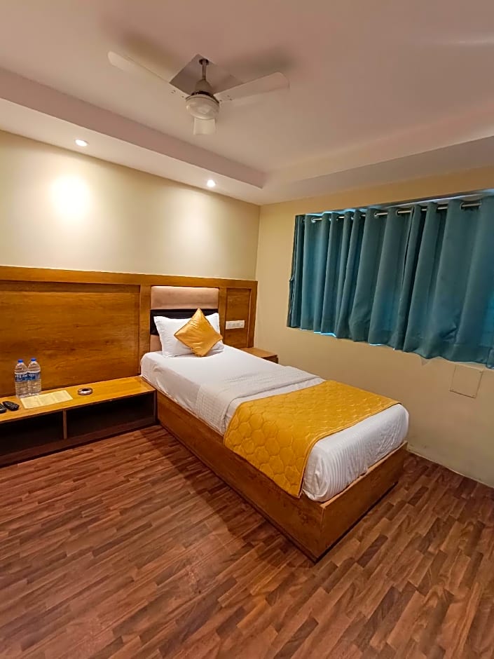 Hotel Rishi International - Grant Road