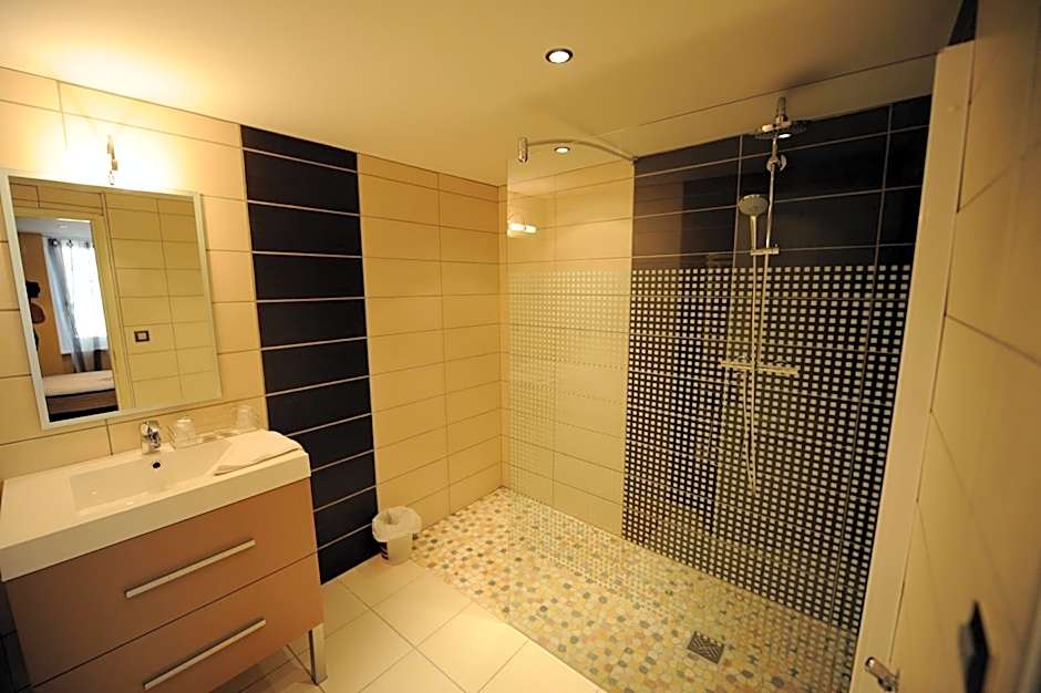 Hôtel Restaurant Les Arcades