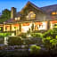 Hilltop Manor Bed And Breakfast