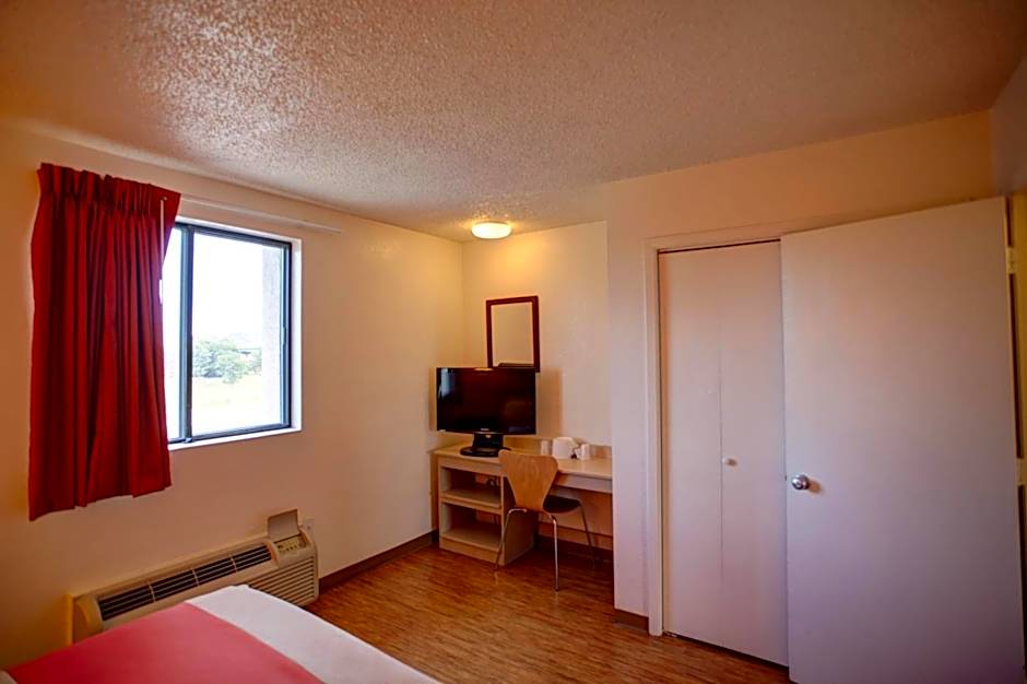Motel 6-Council Bluffs, IA - Omaha East