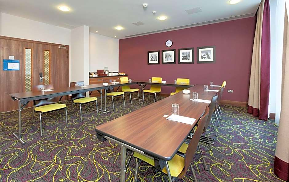 Hampton By Hilton Luton Airport