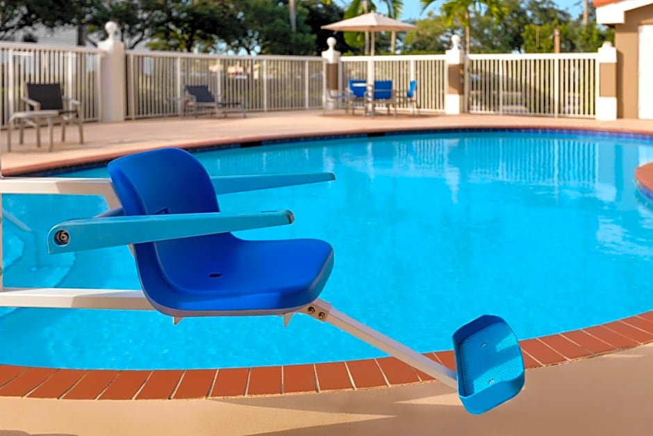 Holiday Inn Express Hotel & Suites Pembroke Pines Sheridan Street By IHG