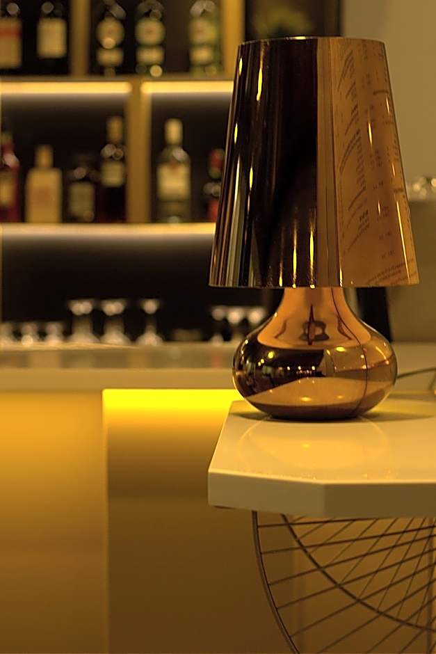 12 Revay Hotel