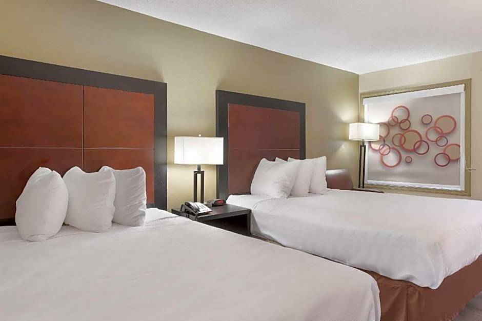 Clarion Pointe Independence - Kansas City