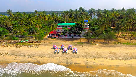 Premium Deluxe Pool Corner King Room