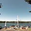 Black Swan Waterfront Motel
