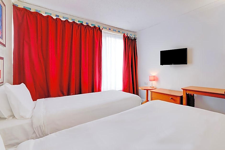 OYO The Chiltern Hotel