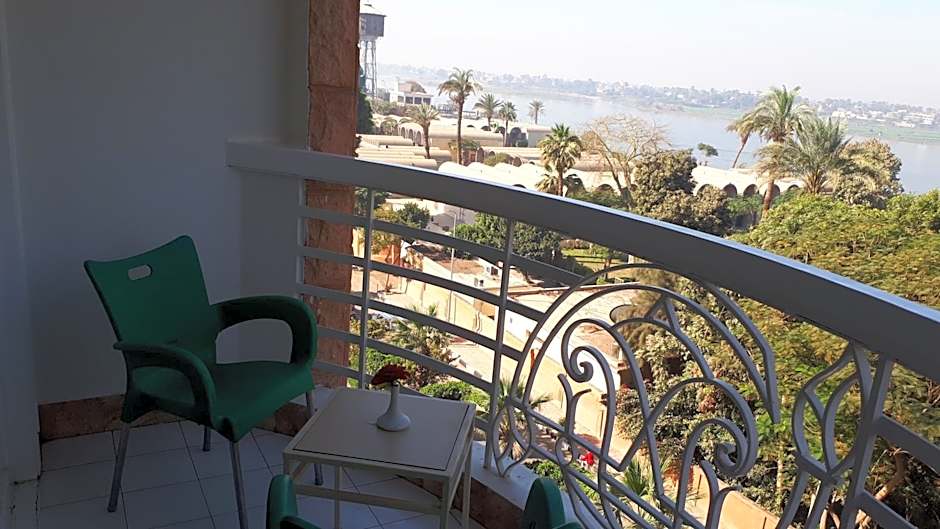 New Pola Hotel