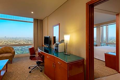 Junior Queen Suite
