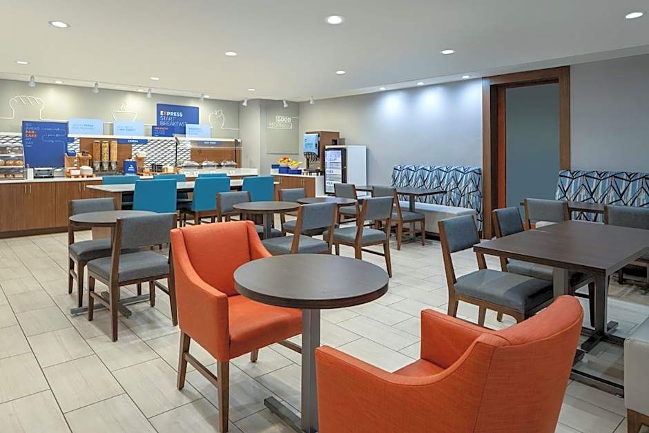 Holiday Inn Express Vancouver North By IHG