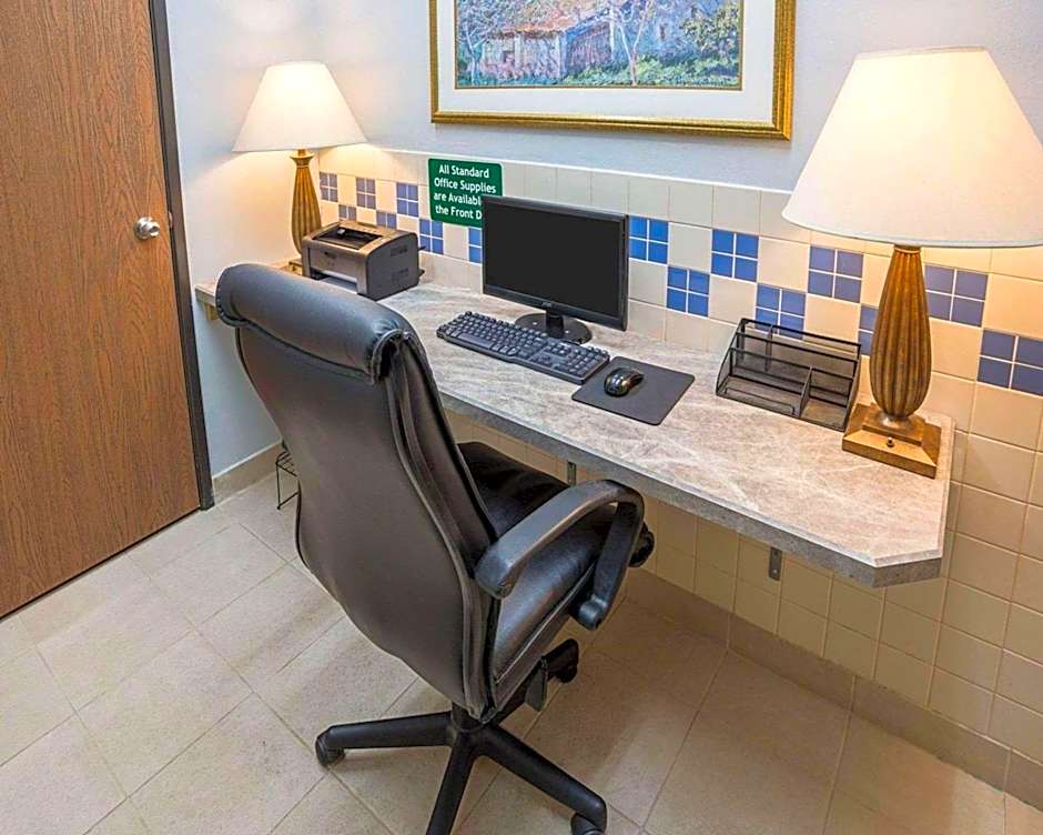 Quality Inn Brooklyn Center