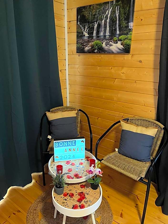 Les Chalets de Marie 974- Jacuzzi SPA privatif dans le chalet , sans vis à vis , vue mer