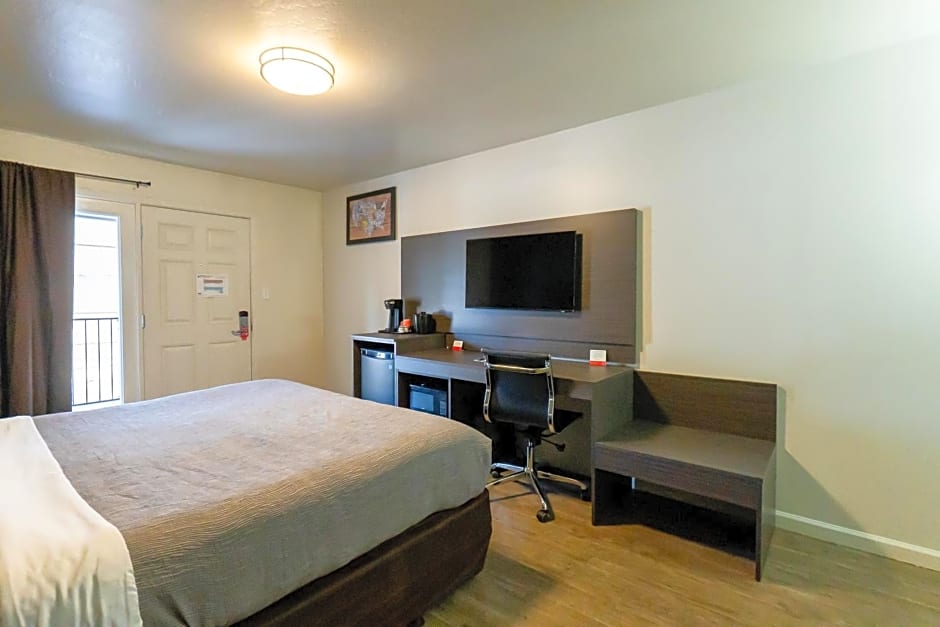 Econo Lodge Inn & Suites Heavenly Village Area