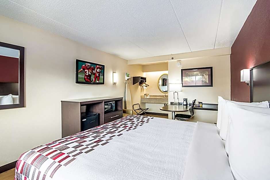 Red Roof Inn Hampton Coliseum & Convention Center – Hampton, VA