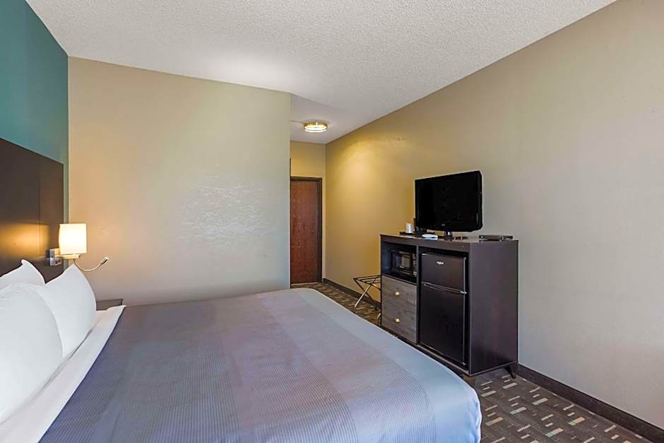 Quality Inn Galesburg near US Highway 34 and I-74