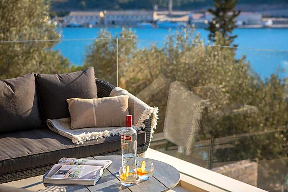 Beachfront Villa Grain of Salt with Pool