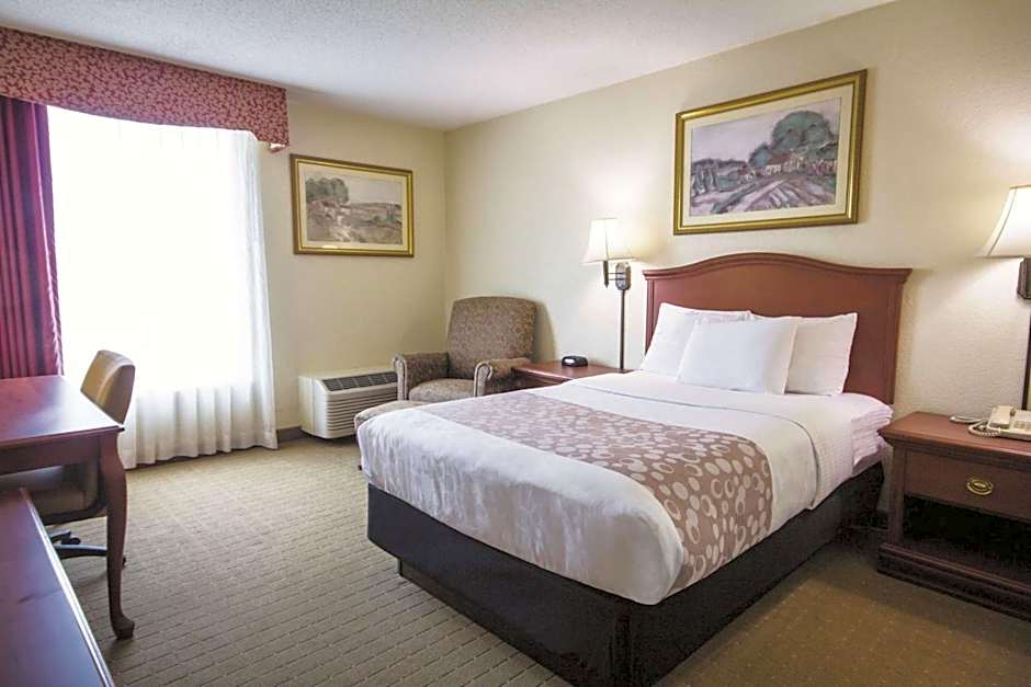 La Quinta Inn & Suites by Wyndham Downtown Conference Center