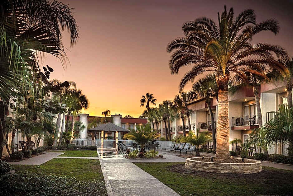 La Quinta Inn & Suites by Wyndham Clearwater Central