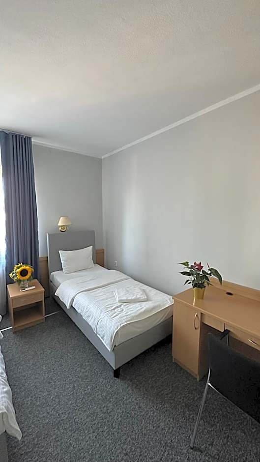 Lezzet PG B&B &TurkishRestaurant