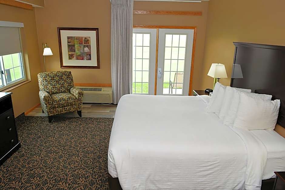 Cobblestone Inn & Suites - Denison | Majestic Hills