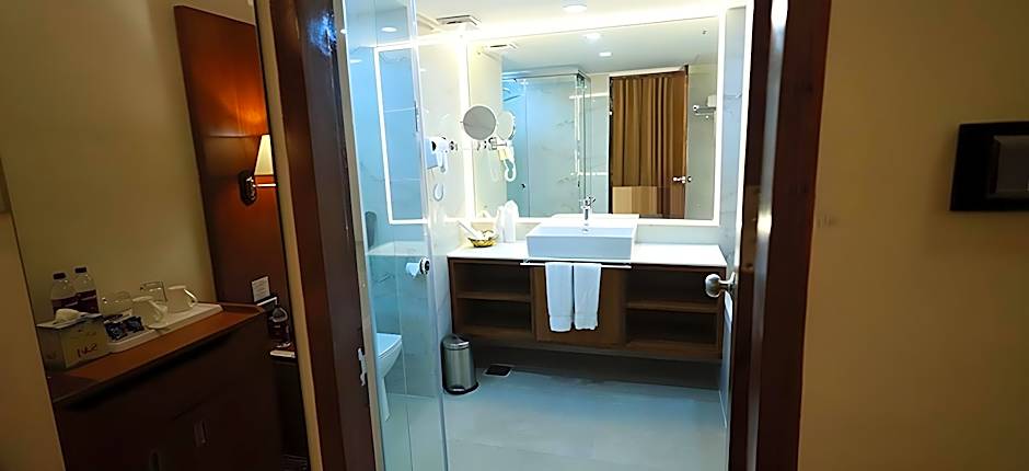 Saj Lucia Hotel