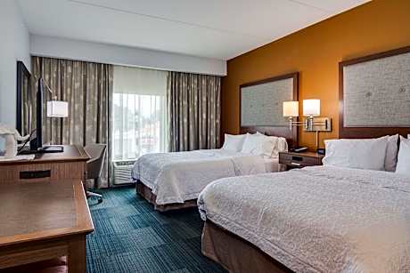 2 Queens Hearing Accessible Nonsmoking