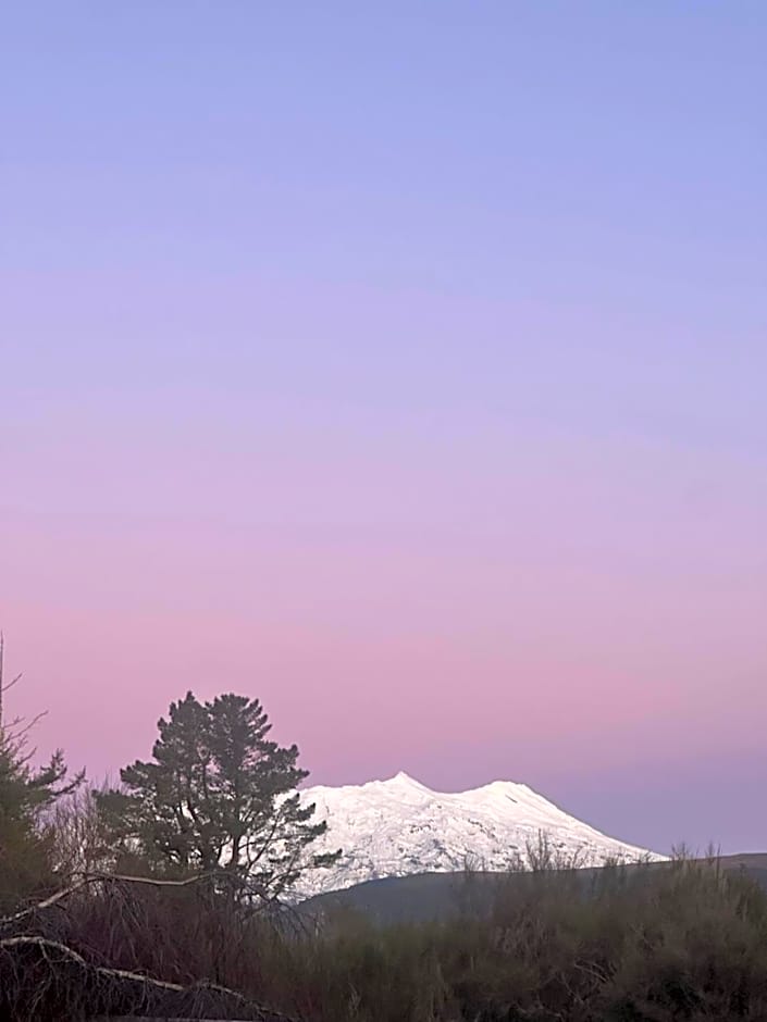 Adventure Lodge and Motels and Tongariro Crossing Track Transport