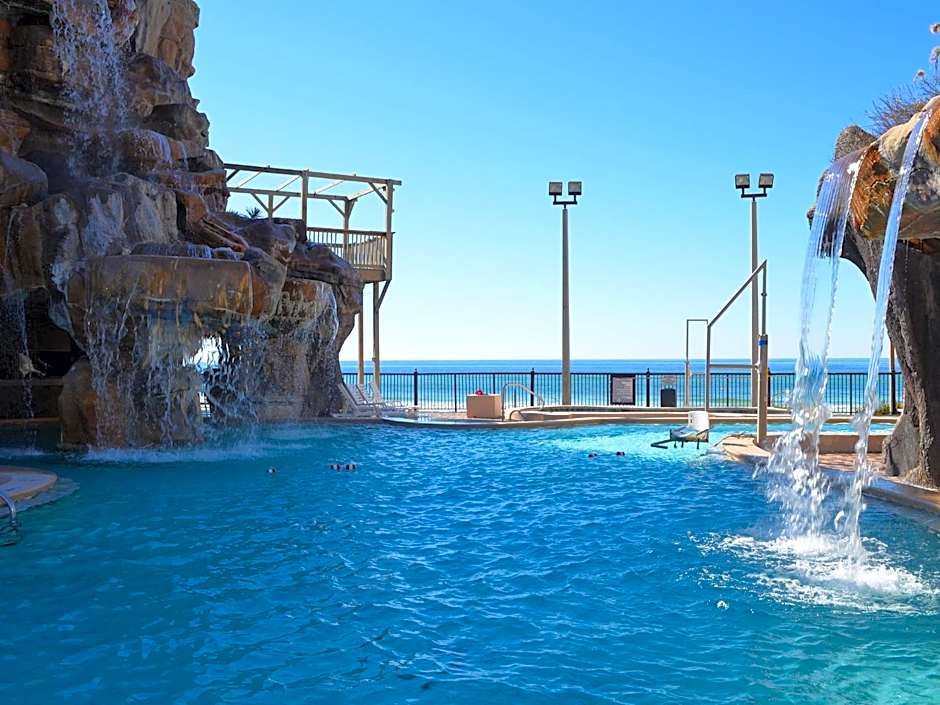 Days Inn by Wyndham Panama City Beach/Beachfront Resort