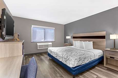 King Room with Mobility Accessible Tub - Pet Friendly