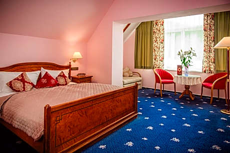 Family Room (2 Adults + 1 Child)